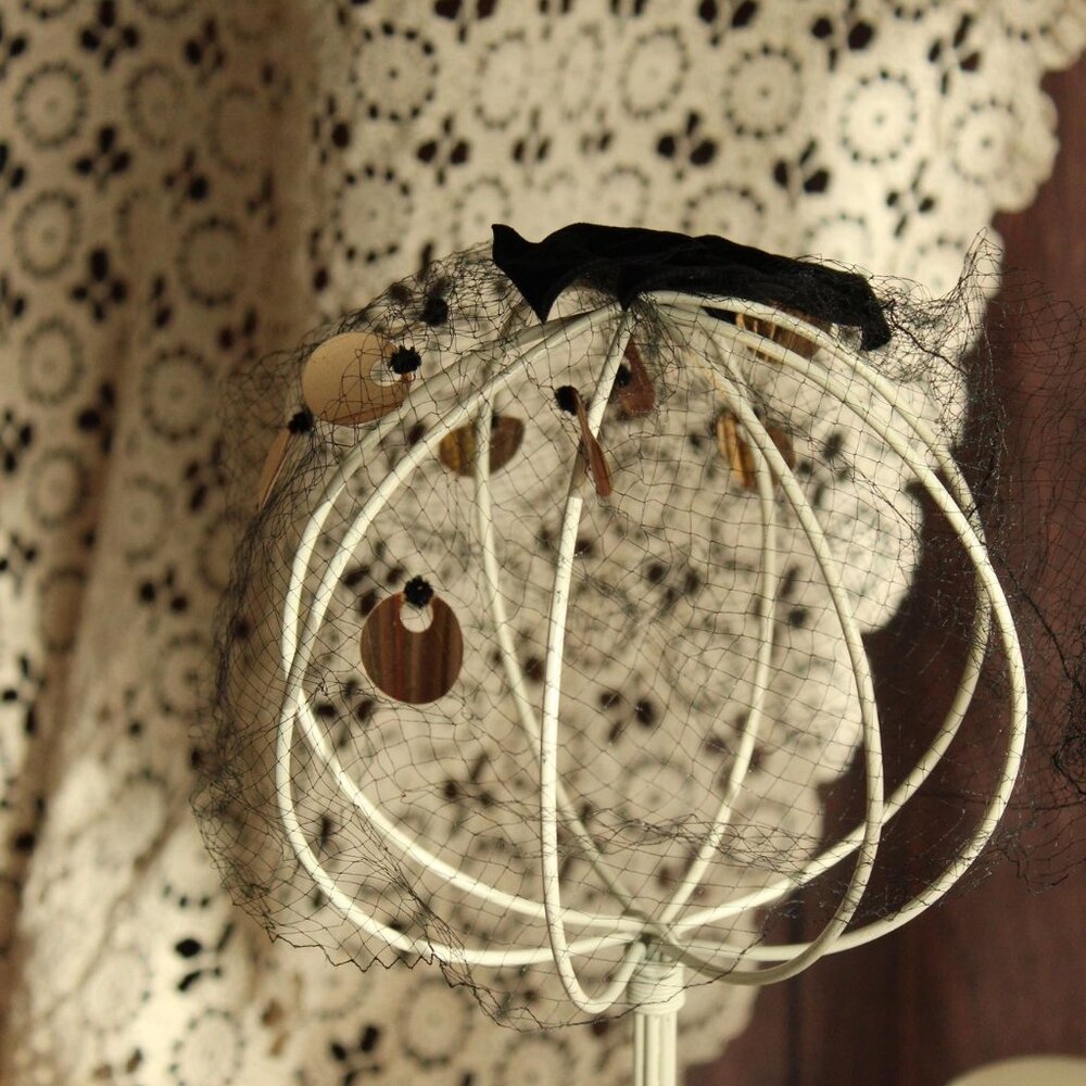 Vintage 1950s Veil Fascinator, Black Birdcage Netting Velvet Bow and Sequins - Picture 8 of 12